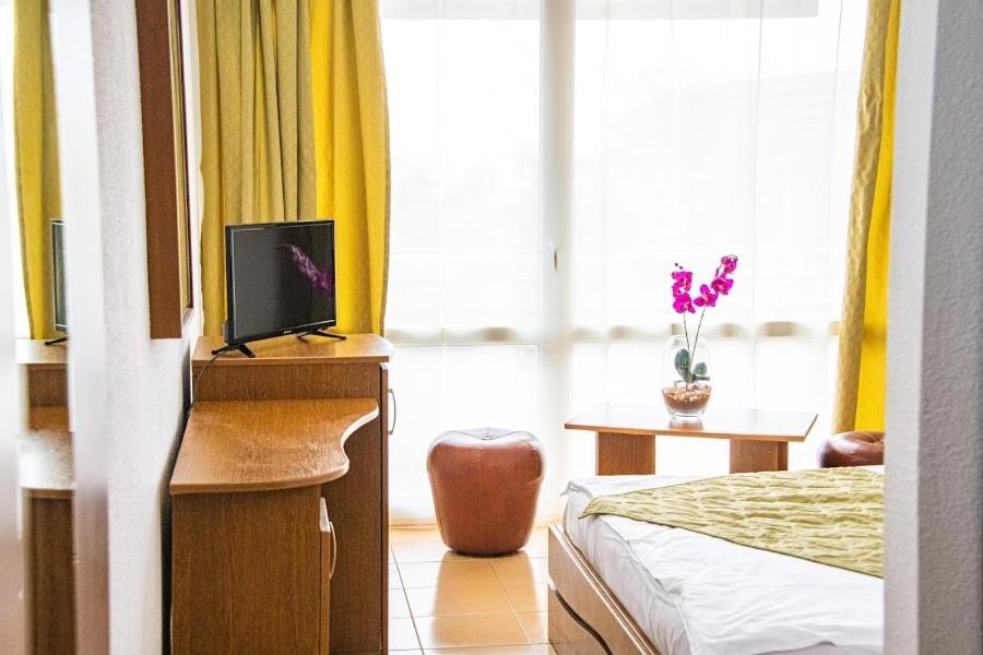 Hotel Mures Saturn Eksteriør bilde